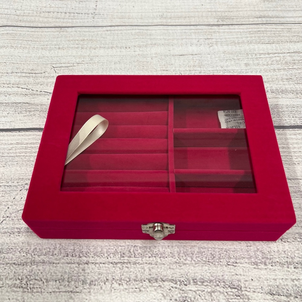 Rose Red Velvet Jewelry Box (6715892)